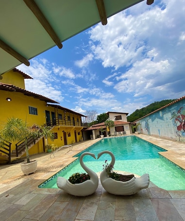 Outdoor pool. Pousada Sunflower