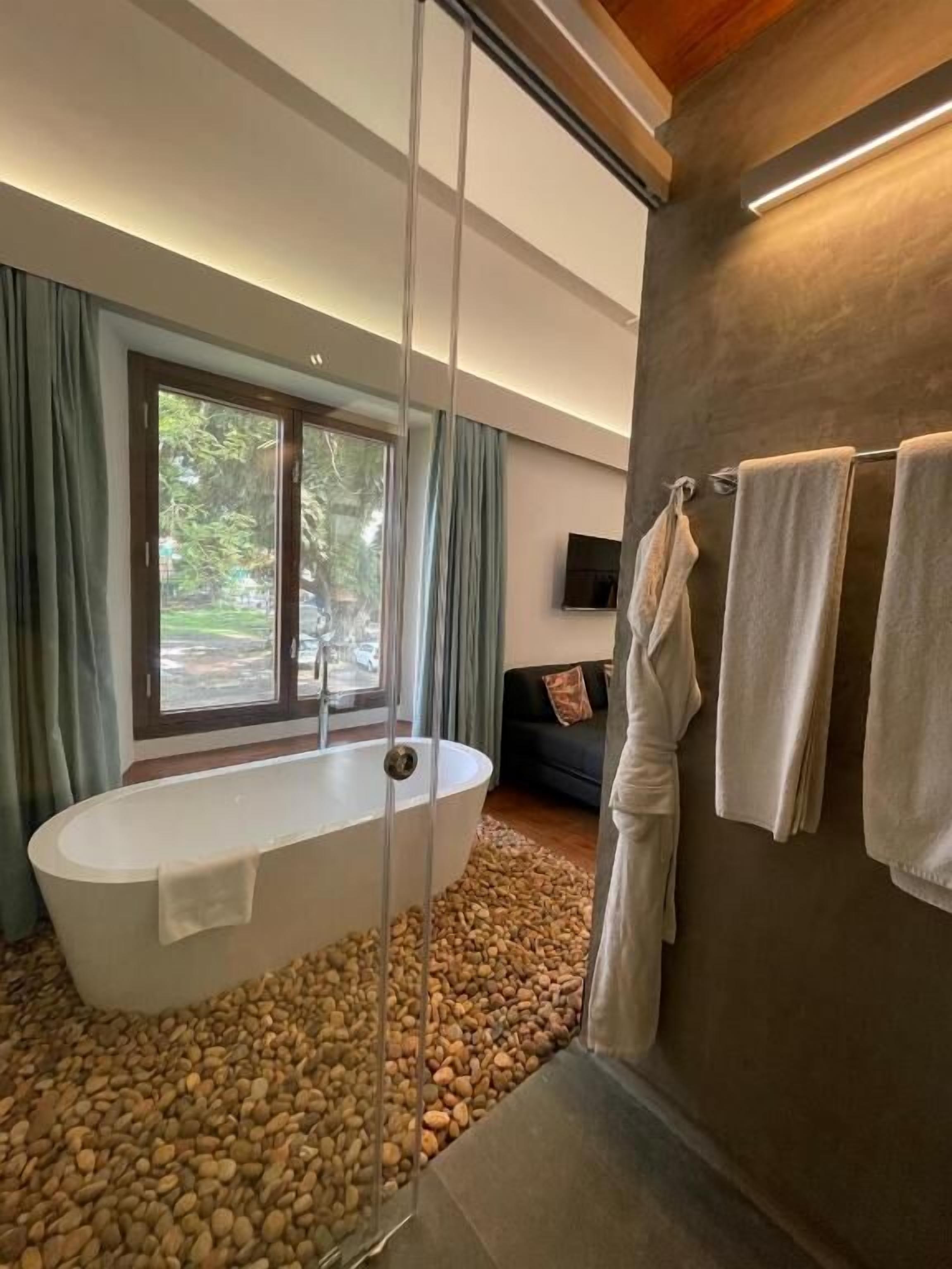 Familienvilla, 2 Schlafzimmer, Verbindungszimmer, Poolblick | Badezimmer | Kostenlose Toilettenartikel, Haartrockner, Bademäntel, Hausschuhe