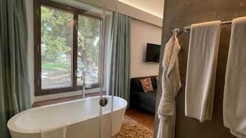 Family Villa, 2 Bedrooms, Connecting Rooms, Pool View | Bathroom | Free toiletries, hair dryer, bathrobes, slippers