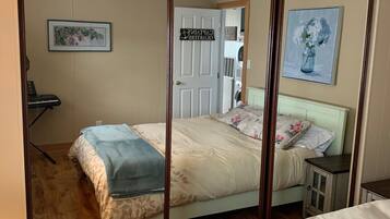 2 habitaciones, tabla de planchar con plancha, wifi y ropa de cama