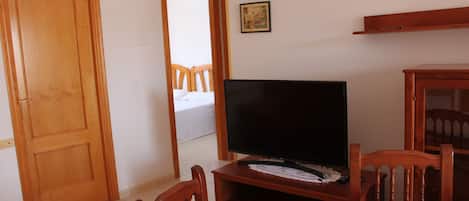 2 chambres, fer et planche à repasser, draps fournis