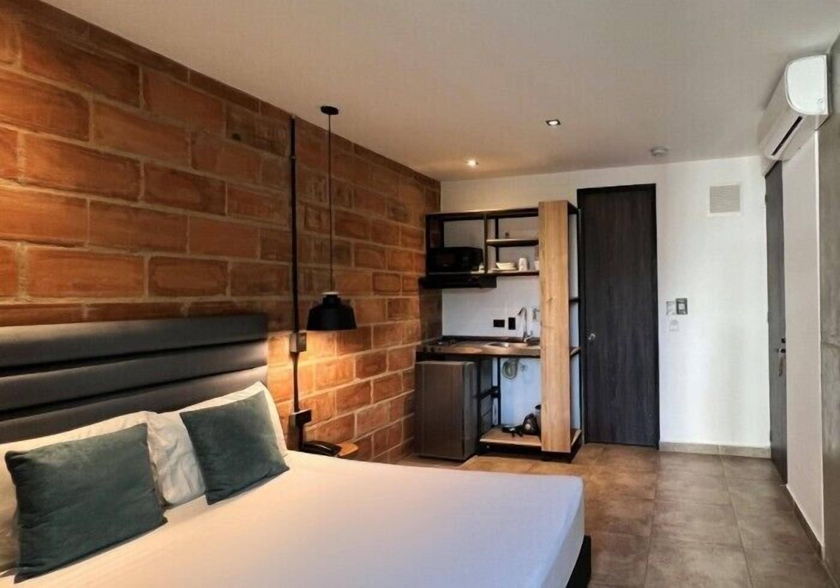 Desk, laptop workspace, free WiFi, bed sheets