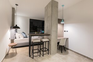 Rom – superior | Skrivebord, skrivebord for bærbar PC, wi-fi (inkludert) og sengetøy