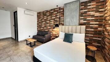 Superior Room | Desk, laptop workspace, free WiFi, bed sheets