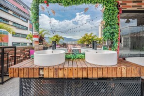 32-inch Smart TV with cable channels - Hotel Appartments Con Piscina (Medellín)