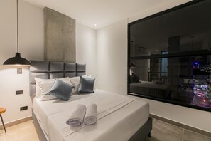 高级房 | 办公桌、笔记本电脑工作区、免费 WiFi、床单