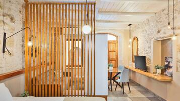 1 habitación, tabla de planchar con plancha y cuna de viaje