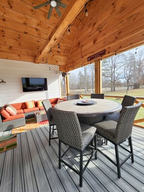 Outdoor dining - Horse Haven Track Rental for Belmont (Saratoga Springs)