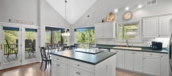 Renovated,Water View,Golf Cart,Club Cards Avail