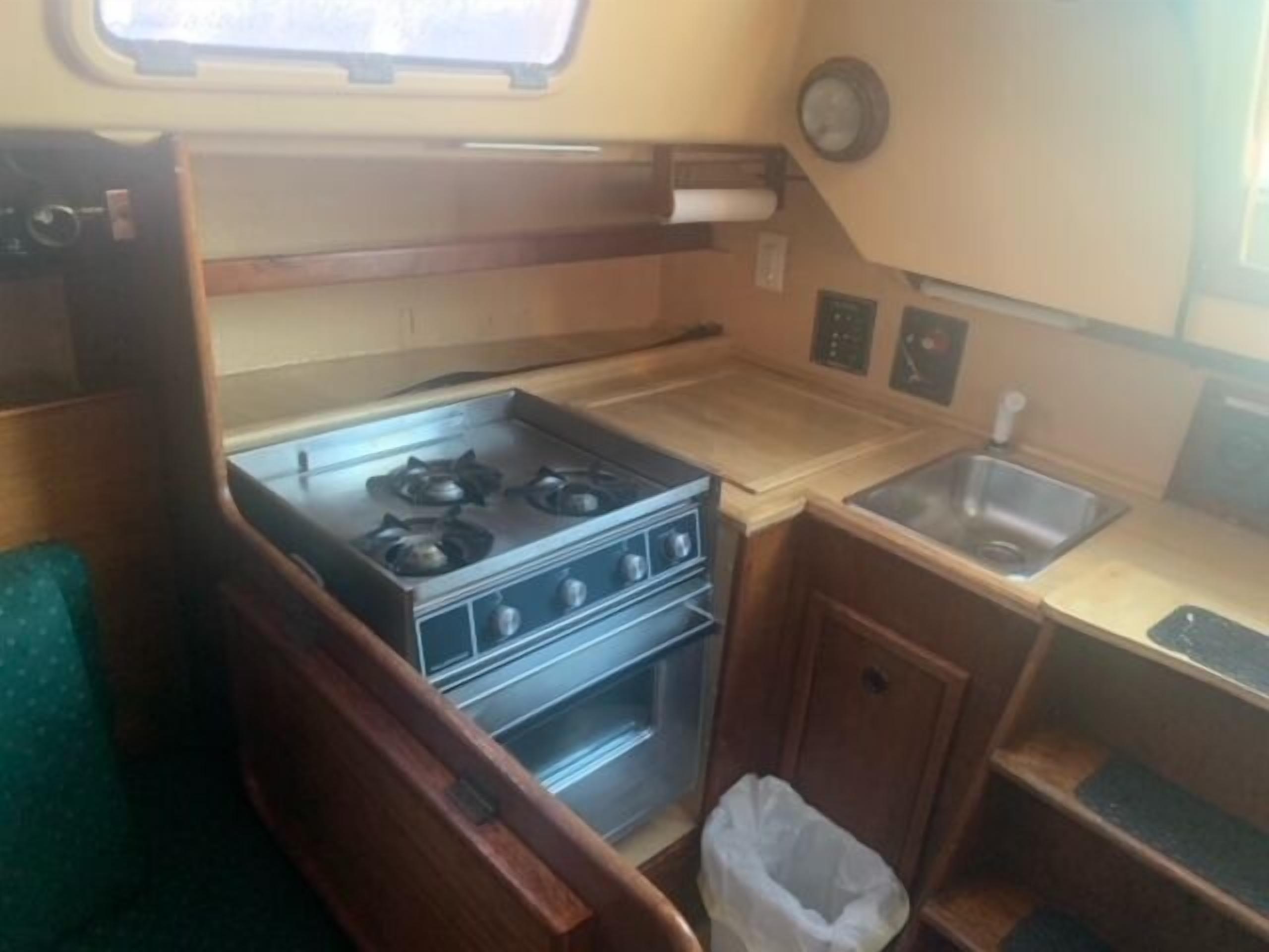 Oven, stovetop, coffee/tea maker, cookware/dishes/utensils