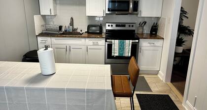 Bright and spacious condo, a short walk to the beach, boardwalk and amusements.