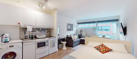 1 bedroom, desk, iron/ironing board, WiFi