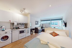 1 Schlafzimmer, Schreibtisch, Bügeleisen/Bügelbrett, WLAN