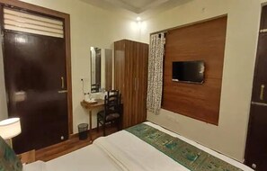 1 bedroom, iron/ironing board, WiFi, bed sheets - Shivalayaa - Deluxe Double Room With Balcony (TAJ NAGARI PHASE-I, NEAR SHILPGRAM)