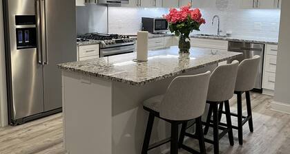 Modern meets country Loganville GA with AC, WiFi, pool.