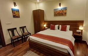 1 dormitorio, tabla de planchar con plancha, wifi y ropa de cama