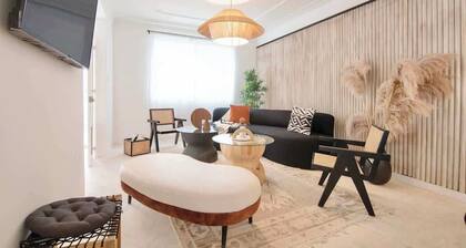 TIBET! Stunning 2-Story Roma Home, Private Patio