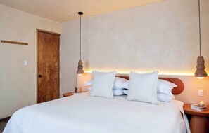10 habitaciones, tabla de planchar con plancha, cuna de viaje y wifi 