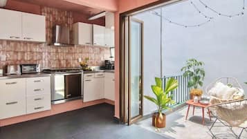 Fridge, microwave, oven, stovetop