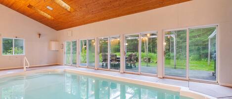 Alberca techada y alberca climatizada