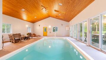 Inomhuspool och uppvÀrmd pool