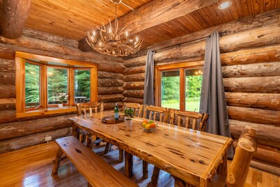 Log Cabin with Private Indoor Heated Pool-Hot Tub-firepit-Game Room-100 acres