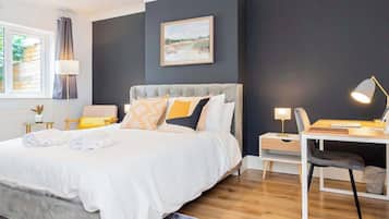 2 habitaciones, tabla de planchar con plancha, cuna de viaje y wifi
