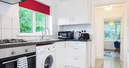 Charming Garden Flat with Free Parking @ Abingdon
