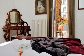 3 bedrooms, iron/ironing board, bed sheets