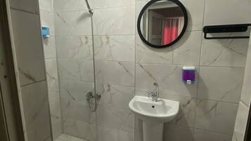 Classic Triple Room, Mountain View | Free WiFi