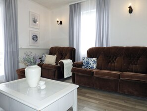 Smart TV, fireplace - Apartment SEA, Solta - where tranquil beauty meets Mediterranean elegance.  (Stomorska)