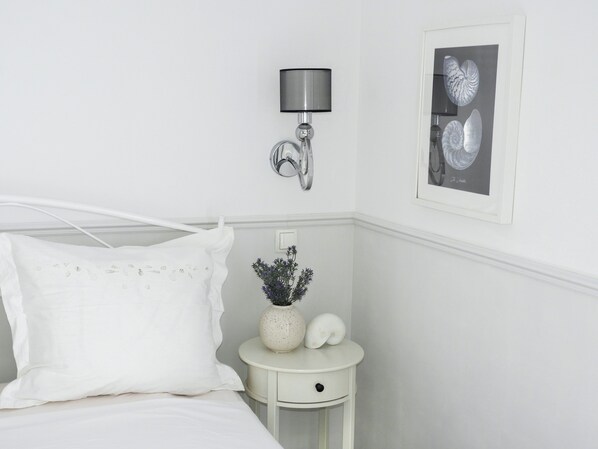 2 bedrooms, in-room safe, iron/ironing board, free WiFi