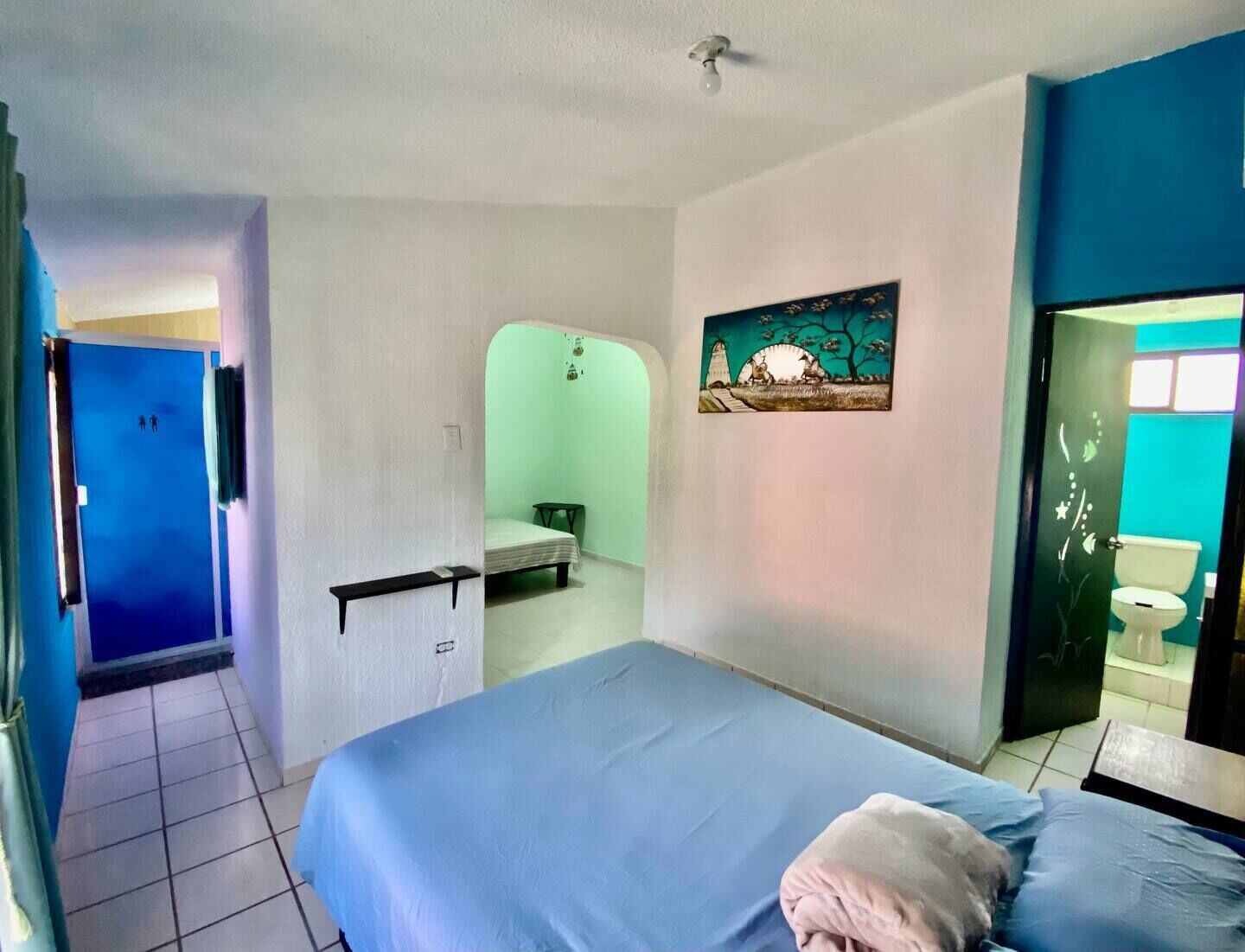 3 عدّة غرف نوم ومكواة/لوح كي وواي فاي مجانًا وملاءات أسرّة