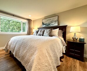 4 Schlafzimmer, Schreibtisch, Bügeleisen/Bügelbrett, WLAN