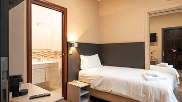 Chambre Simple | Literie de qualité supérieure, couette en duvet d'oie, surmatelas