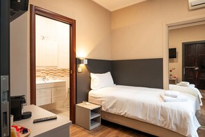 Basic Single Room | Premium bedding, down duvets, pillow-top beds, soundproofing - Torino Station Relais (Turin)
