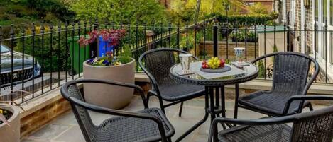 House | Outdoor dining