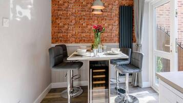 House | Private kitchen | Fridge, microwave, oven, stovetop