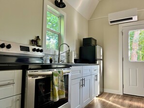 冰箱、微波炉、烤箱、炉灶