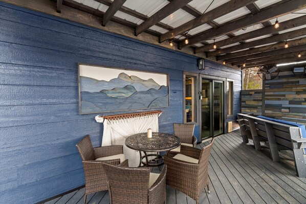 Outdoor dining - Lake James Cozy Cabin.  Waterfront! (Nebo)