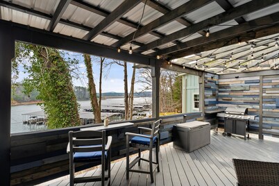 Lake James Cozy Cabin.  Waterfront!