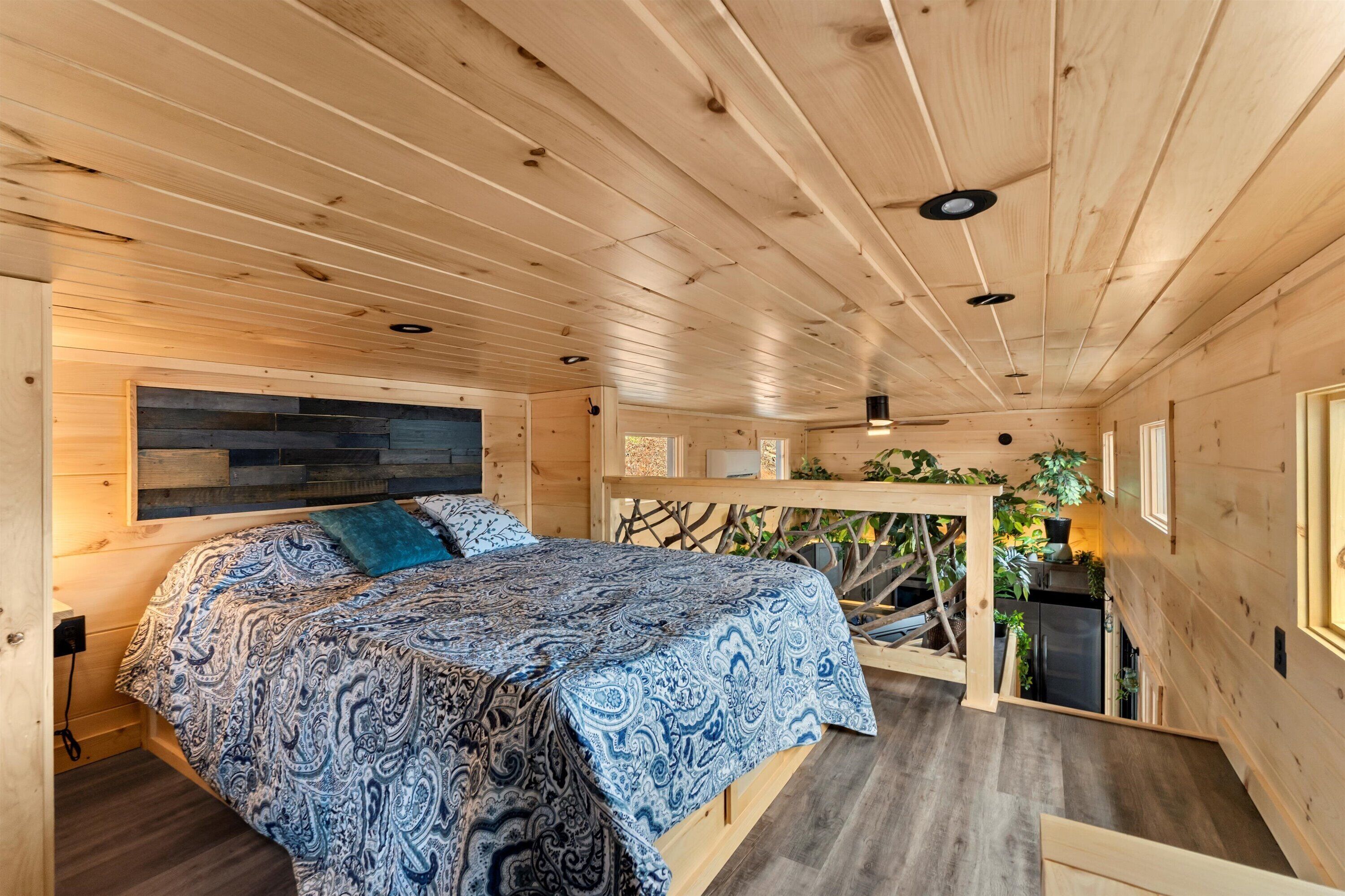 2 makuuhuonetta, tallelokero huoneessa, työpöytä, Wi-Fi