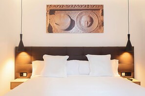 Family Suite | In-room safe, desk, laptop workspace, blackout drapes