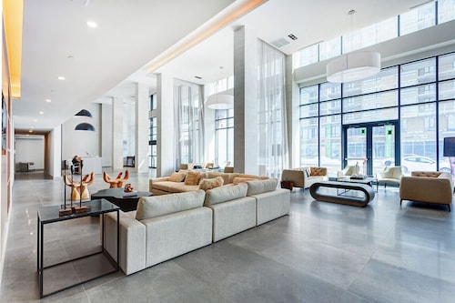 Luxury 1BR Apt with Great Views and Gym