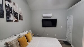 1 bedroom, desk, iron/ironing board, WiFi - Big Tiny House Defuniak Springs (DeFuniak)
