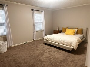 2 bedrooms, WiFi, bed sheets - Condo Getaway (Tucker)