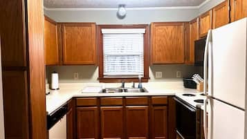 Mikrowelle, Ofen, Herdplatte, Geschirrspüler