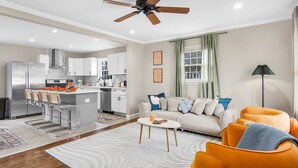 Unclassified image, 4 of 46, button - 5bd Vibrant Haven: Basketball - 10mins to Airport (Charlotte)