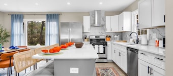 5bd Vibrant Haven: Basketball - 10mins to Airport
