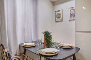 Unclassified image, 4 of 7, button